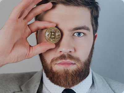 Julian Wolf – Chief Analyst bei UvaroXed